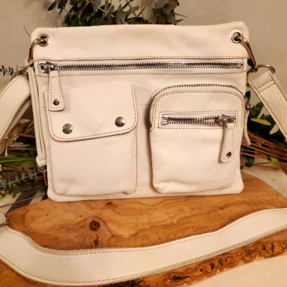 EUC White leather Fossil purse